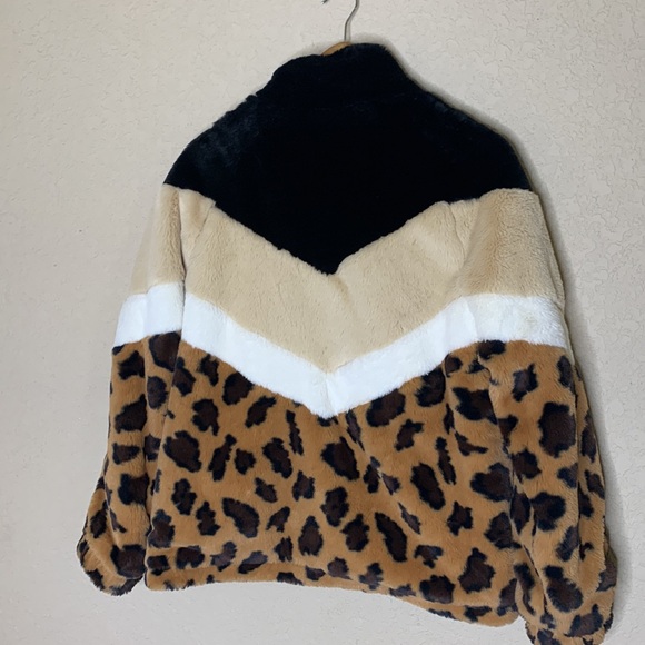 Forever 21 faux fur leopard chevron print jacket - Picture 7 of 7